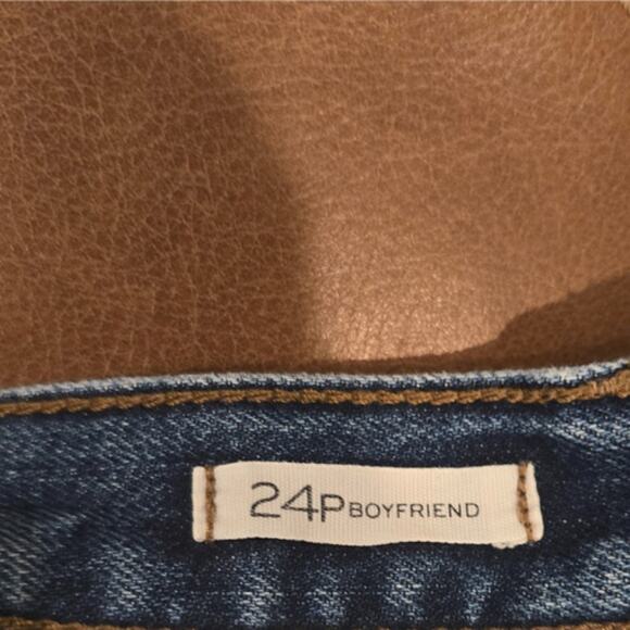 Banana Republic Boyfriend Distressed Jeans in Ava Wash – EUC Size 24P - Picture 2 of 4